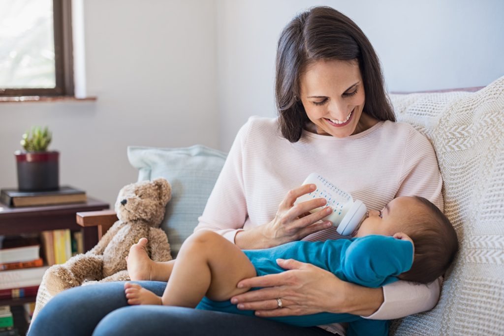 mother feeding her baby 1024x684 1